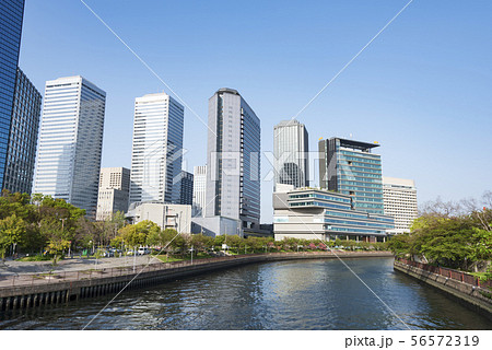 大阪ビジネスパーク ビル群 ビル 建物 青空 大阪ビジネスパーク ビル群 ビル 建物 青空 56572319