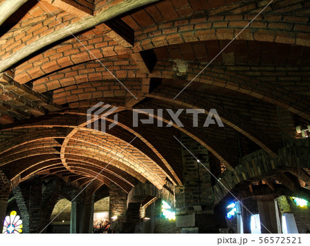 コロニア・グエル教会 56572521