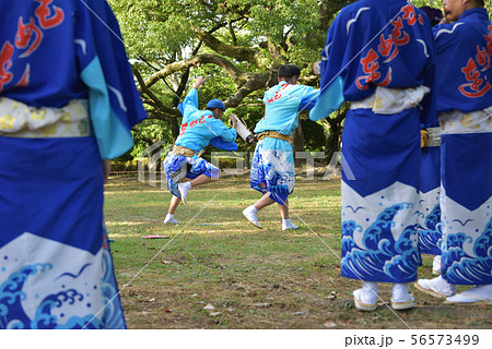 本場徳島阿波踊り　本番直前男踊りの練習風景 56573499