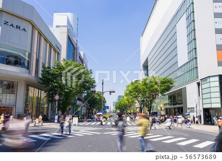 名古屋・栄・都市風景 大津通り 三ッ蔵通大津交差点 ラシック 前の賑わい 名古屋・栄・都市風景 大津通り 三ッ蔵通大津交差点 ラシック 前の賑わい 56573689