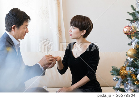 クリスマスプレゼント 56573804