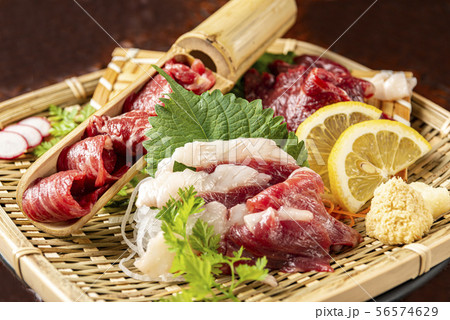 九州の美味しい馬刺し料理 56574629