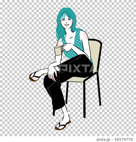 少婦坐椅子和飲用的咖啡 56574779