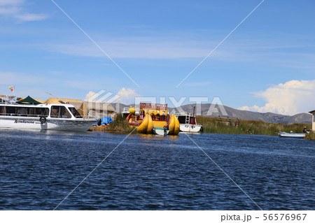 ウロス島　トトラ舟 56576967