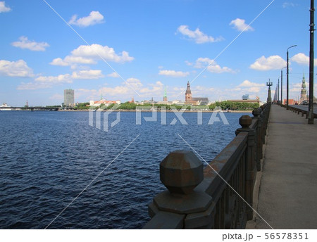 リガ　アクメンス橋から旧市街を望む 56578351