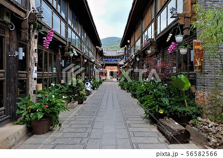 雲南省、束河古鎮の街並み China/ Shuhe Ancient Town 雲南省、束河古鎮の街並み China/ Shuhe Ancient Town 56582566