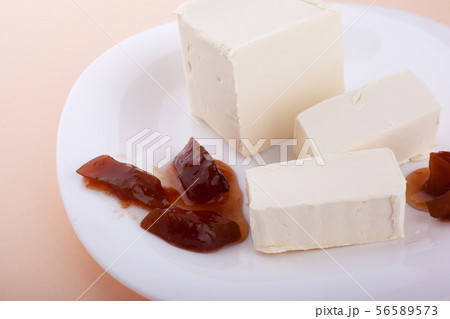 beauty ice cream sundae with pear jam and syrup beauty ice cream sundae with pear jam and syrup 56589573
