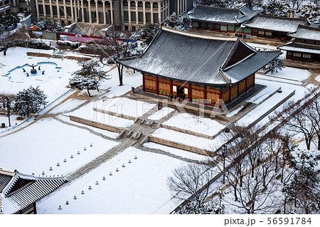 徳寿宮 韓国 雪景色の写真素材