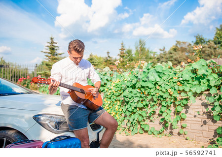 Young couple tourist enjoying on summer vacation 56592741