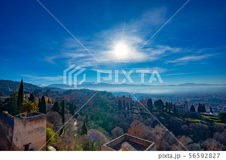 アルハンブラ宮殿から見る絶景 アルハンブラ宮殿から見る絶景 56592827