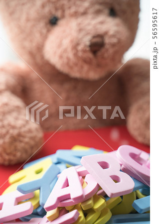 アルファベット 56595617