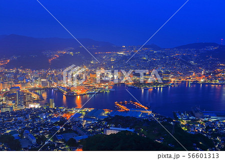 【長崎県】稲佐山山頂展望台から見た長崎夜景 【長崎県】稲佐山山頂展望台から見た長崎夜景 56601313