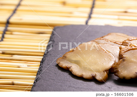 秋田の郷土食のひとつ、いぶり漬け(いぶりがっこ)。 秋田の郷土食のひとつ、いぶり漬け(いぶりがっこ)。 56601506