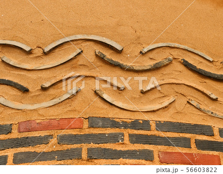 ソウル　韓屋の外壁　北村韓屋村 56603822