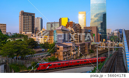 日本の東京都市景観 東京メトロ丸ノ内線新型車両や御茶ノ水駅などを望む(奥に東京スカイツリー) 日本の東京都市景観 東京メトロ丸ノ内線新型車両や御茶ノ水駅などを望む(奥に東京スカイツリー) 56604178