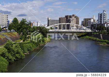 北上川に架かる開運橋 56604229