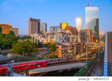 日本の東京都市景観 東京メトロ丸ノ内線新型車両や御茶ノ水駅などを望む(奥に東京スカイツリー) 日本の東京都市景観 東京メトロ丸ノ内線新型車両や御茶ノ水駅などを望む(奥に東京スカイツリー) 56604255
