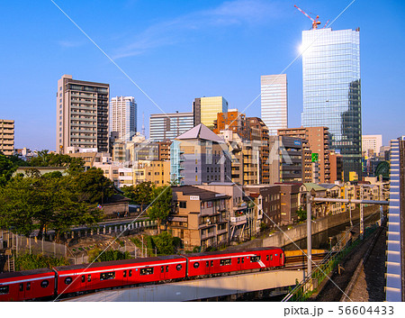 日本の東京都市景観 東京メトロ丸ノ内線新型車両などを望む(右に御茶ノ水駅) 日本の東京都市景観 東京メトロ丸ノ内線新型車両などを望む(右に御茶ノ水駅) 56604433