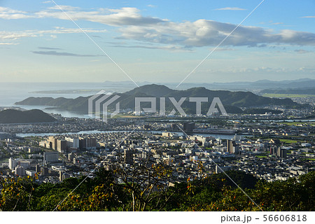 徳島市 眉山公園展望台より南を望む 徳島市 眉山公園展望台より南を望む 56606818