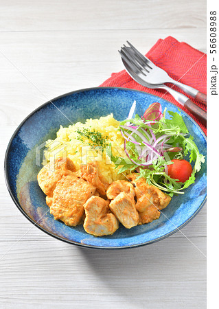 自家製のタンドリーチキン（鶏ムネ肉、鶏胸肉、むね肉、スパイス（パプリカ等）+ヨーグルト）漬け焼き。 56608988