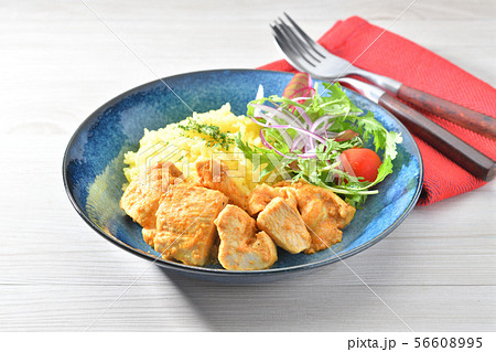 自家製のタンドリーチキン(鶏ムネ肉、鶏胸肉、むね肉、スパイス(パプリカ等)+ヨーグルト)漬け焼き。 自家製のタンドリーチキン(鶏ムネ肉、鶏胸肉、むね肉、スパイス(パプリカ等)+ヨーグルト)漬け焼き。 56608995