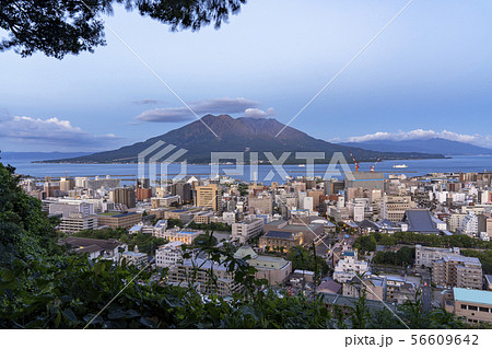 [鹿児島県]鹿児島市街と桜島 56609642