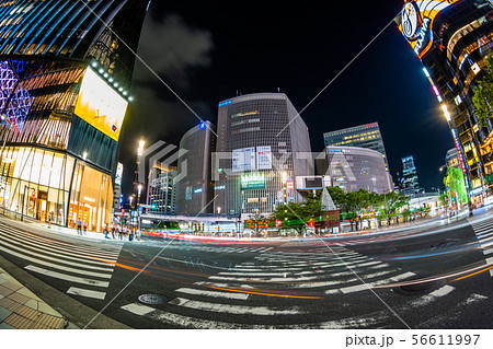 東京　銀座　夜の数寄屋橋交差点 56611997