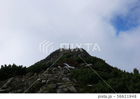 北アルプス笠ヶ岳 夏の朝 笠ヶ岳山頂の風景 北アルプス笠ヶ岳 夏の朝 笠ヶ岳山頂の風景 56621948