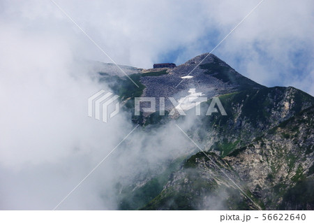 北アルプス笠ヶ岳への道　笠新道　杓子平の風景　笠ヶ岳山荘遠景 56622640