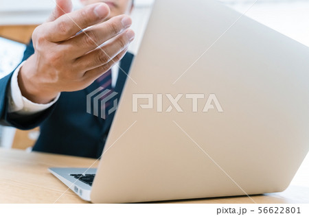ビジネス手元 56622801