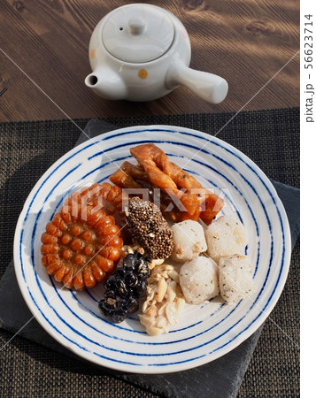 ソンピョン 餅 蜂蜜餅 56623714