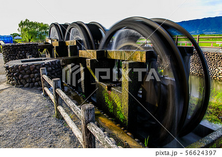 朝倉　三連水車大壁画　稼働中　朝風景　【福岡県朝倉市】 56624397