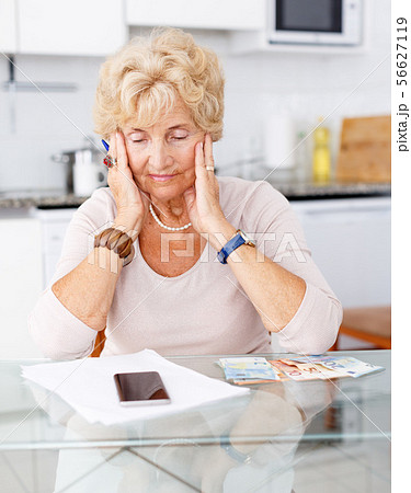 Woman is shocked by her expenses Woman is shocked by her expenses 56627119