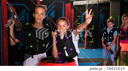 Boy and girl holding rifle illustration, Laser tag Game Child