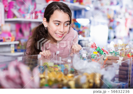 Emotional small girl choosing sweet candies in the candy shop 56632236