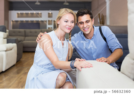 couple are choosing modern settee couple are choosing modern settee 56632360