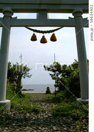 舳倉島の神社 56634902