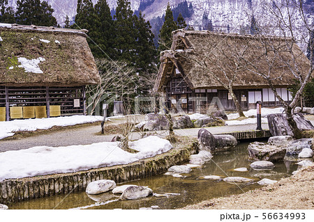 （岐阜県）白川郷・合掌造り民家園　雪解け 56634993