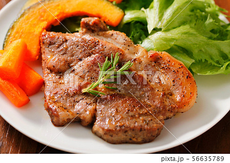 ポークステーキ　豚肉 56635789