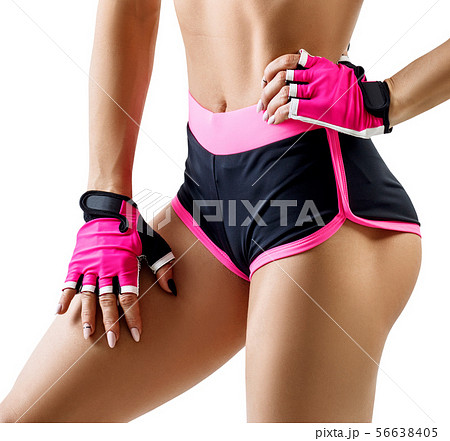 Unrecognizable woman in sportswear demonstrated her muscular buttocks. 56638405