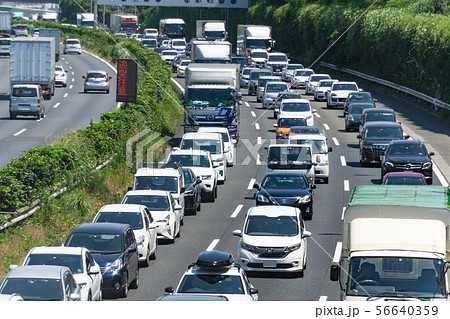 交通渋滞イメージ　高速道路 56640359
