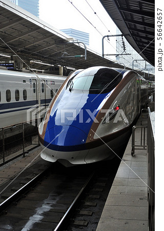 東京駅に停車するE7系新幹線 東京駅に停車するE7系新幹線 56642657