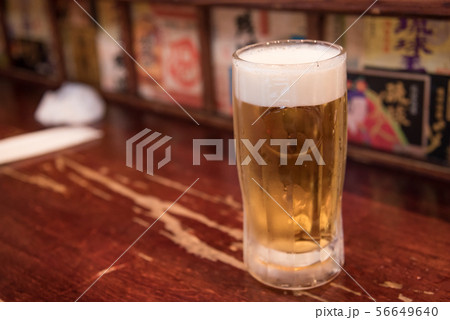居酒屋で生ビール 56649640