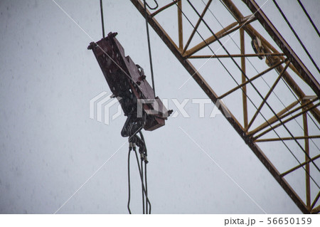 Construction crane and building Construction crane and building 56650159