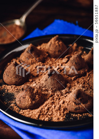 Homemade truffles with dark chocolate 56651887
