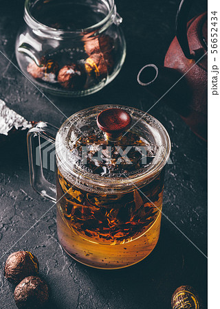 Steeping red tea in glass mug 56652434