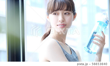 ジム　女性 56653640