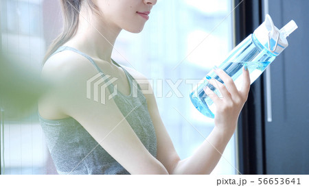 ジム　女性 56653641