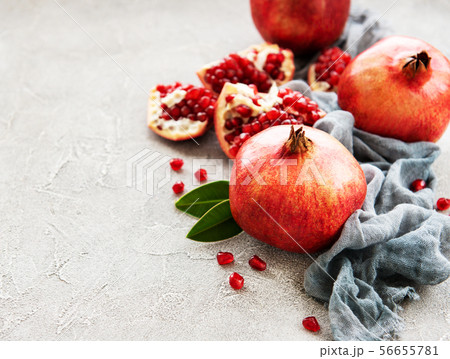 Ripe pomegranate fruits 56655781