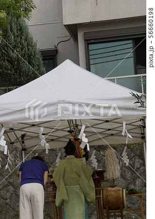 玉串 地鎮祭 安全祈願 鍬入れ 神主 新築の写真素材